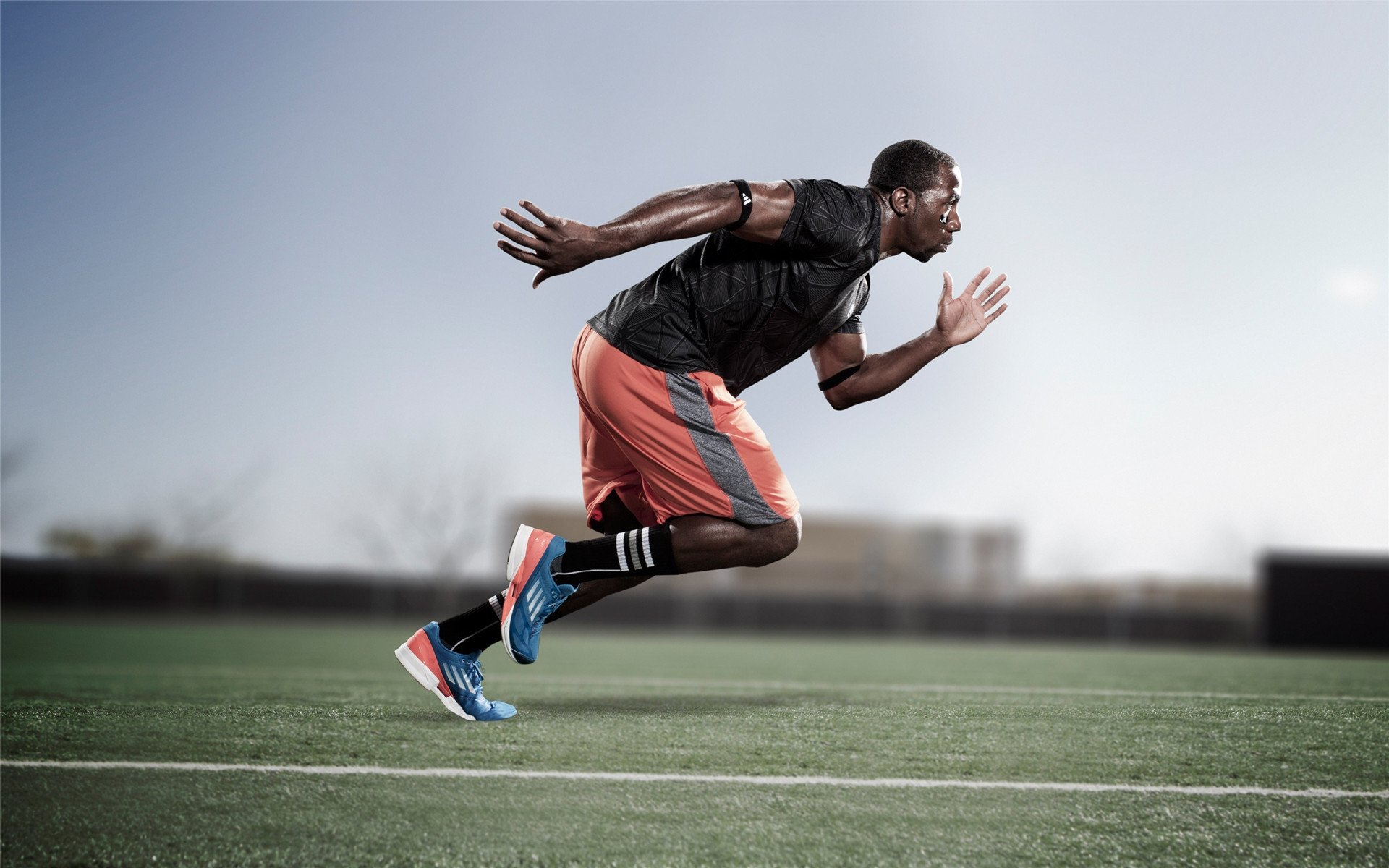 一场比赛：库里在火箭队比赛中投中13个三分，打破NBA单场远投纪录！